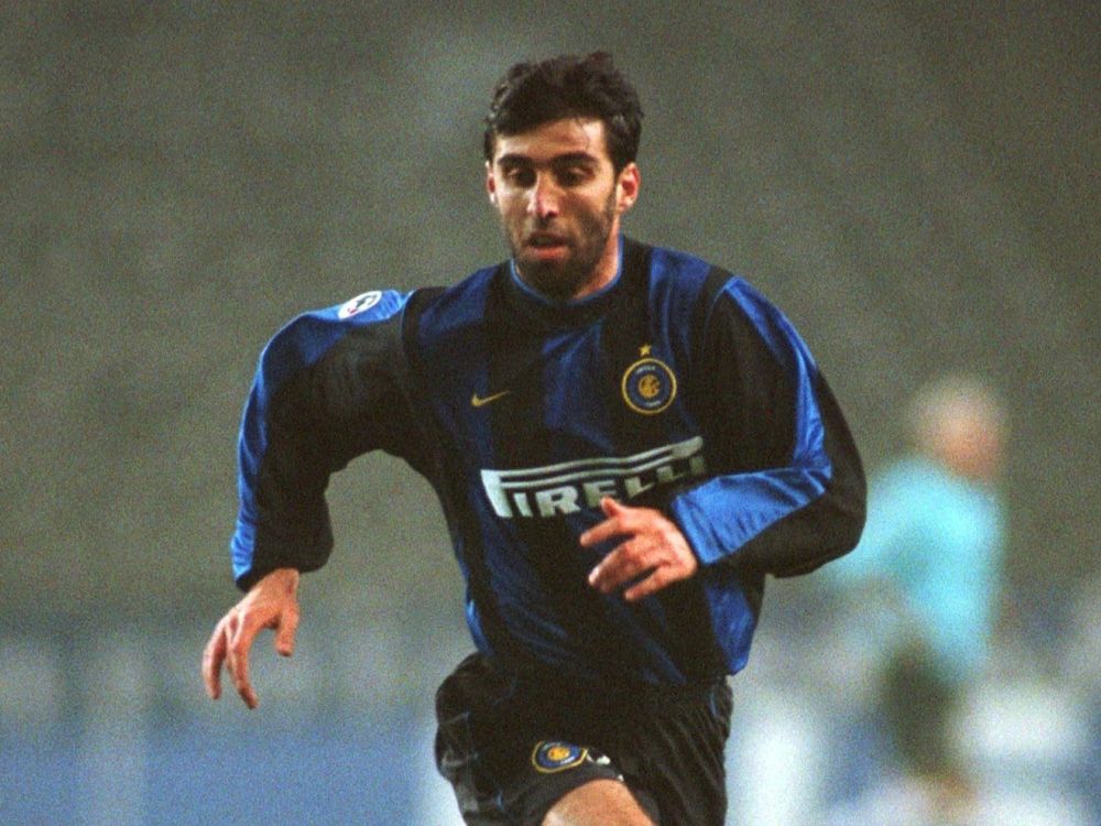 曾经的球星与民族英雄，如今的公敌和网约司机