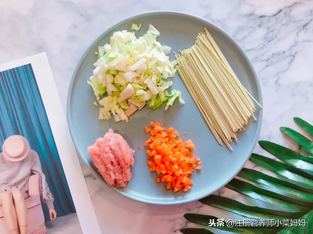 三分钟做一碗香喷喷的面条,简单早餐面条10分钟搞定适合小孩
