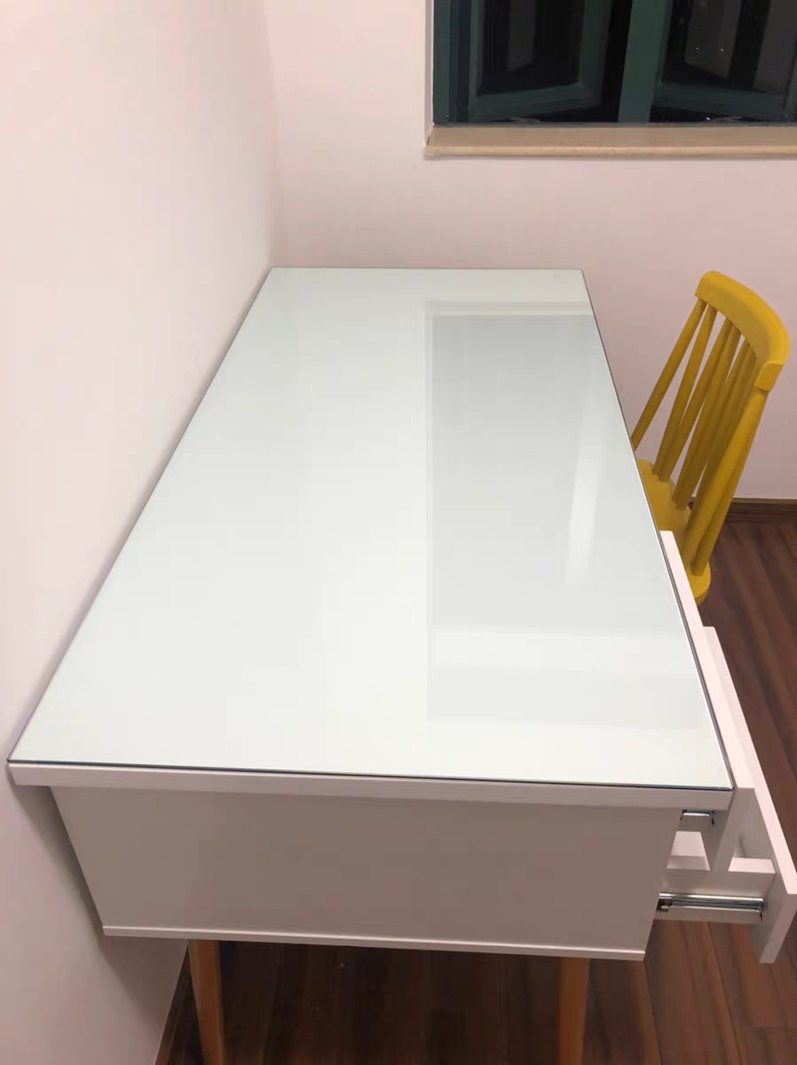 餐桌用普通玻璃还是钢化玻璃好,餐桌钢化玻璃和软玻璃