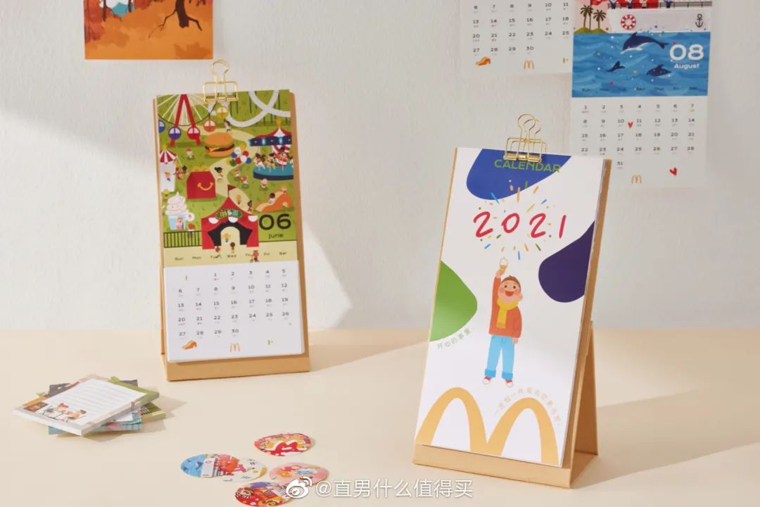 卡姿兰x必胜客的“下午茶”主题彩妆包装，梦回爱丽丝