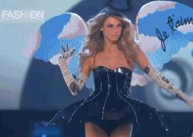 全球最撩超模！一双狐狸媚眼迷倒众生，爆红后却在乡下养鸡？