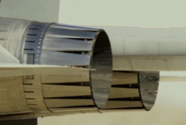 飞行教官眼中的歼-16：攻防兼备没短板，超过苏-30一个时代