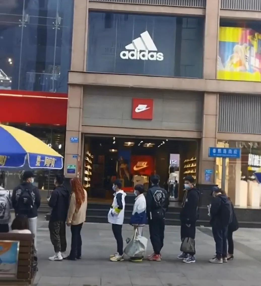 耐克阿迪哪个质量好一点,耐克安踏阿迪达斯哪个是国货