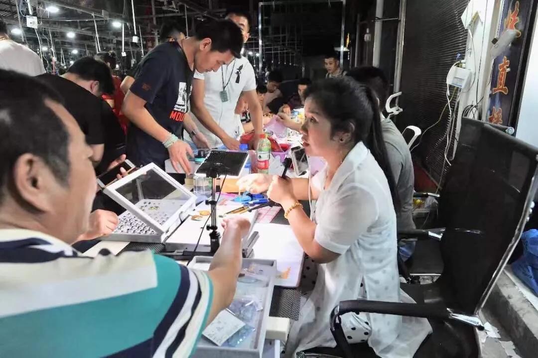 玉石直播哪个时段比较好,做玉石直播需要了解什么