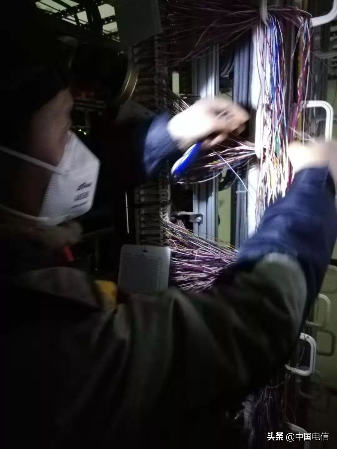 抗击疫情在前线视频,抗击疫情医务工作者在行动