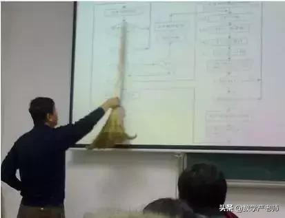 有个搞笑的老师是怎样的体验,幽默的老师是什么体验