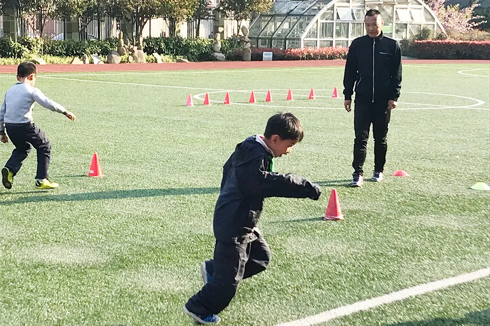 宝山这所学校“延时更延爱”的举动让“课后三点半”不再是问题！