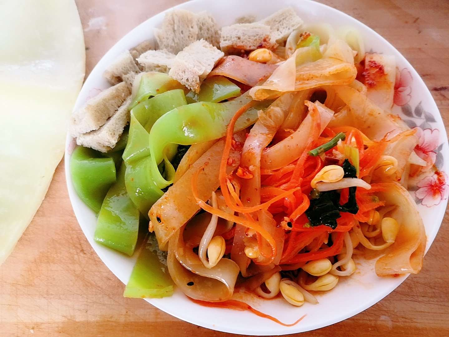 五彩凉皮的做法和配方视频,五彩凉皮的家常做法