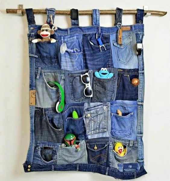 不穿的牛仔裤改衣柜收纳袋,不要的牛仔裤怎么改造成收纳袋