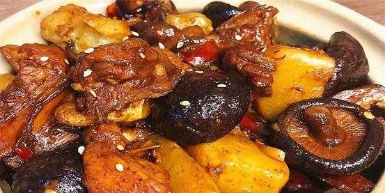 香菇土豆鸡块比烤鸡都好吃,非常好吃的土豆炖鸡块你学会了吗