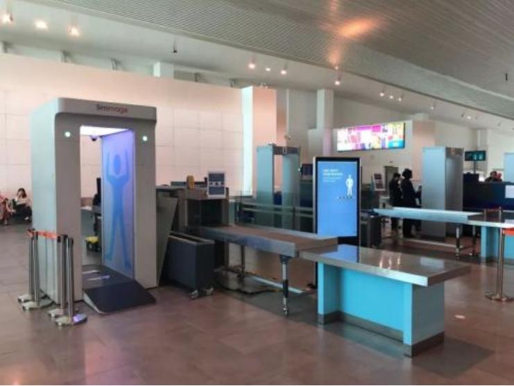 华人亲历各国海关各种奇葩安检术，一言不和就请进“小黑屋”