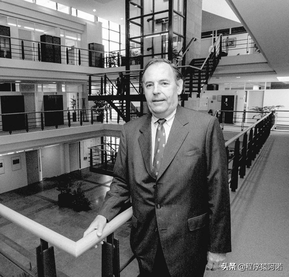 ASMl光刻机如何成长为行业霸主,asml和光刻巨头