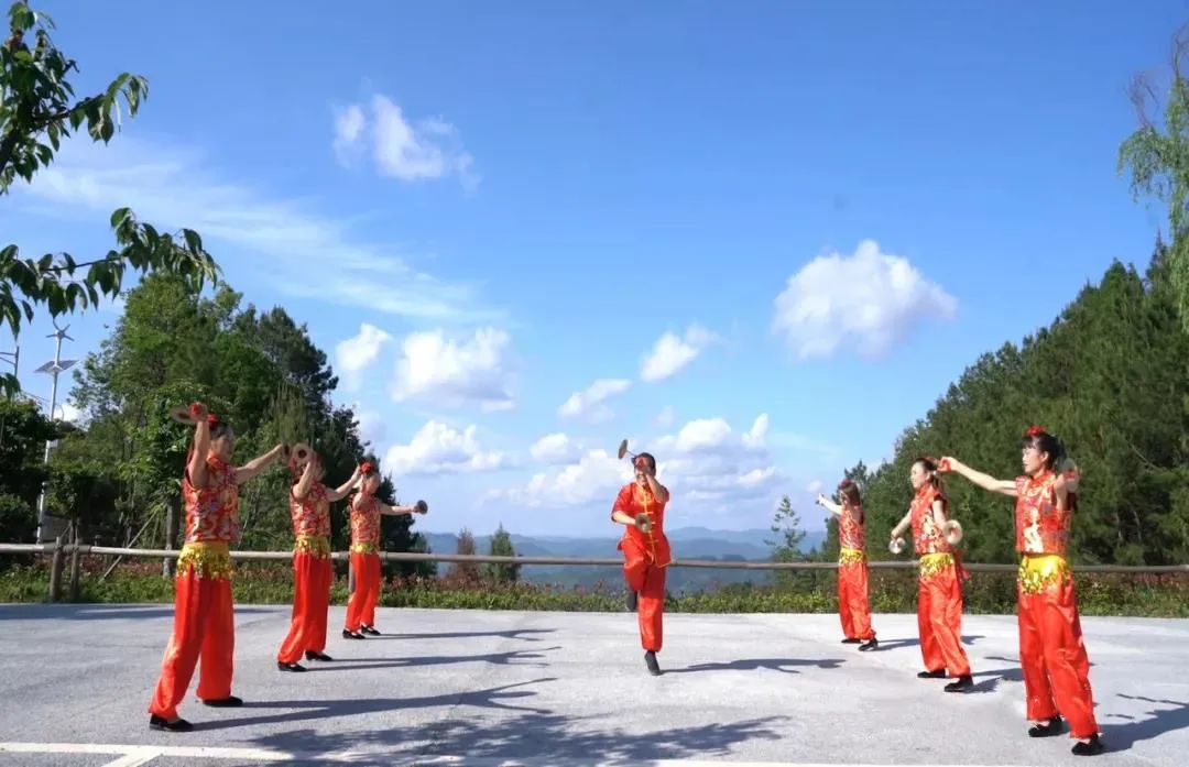 翻山铰子，铿锵于巴山的民间舞蹈