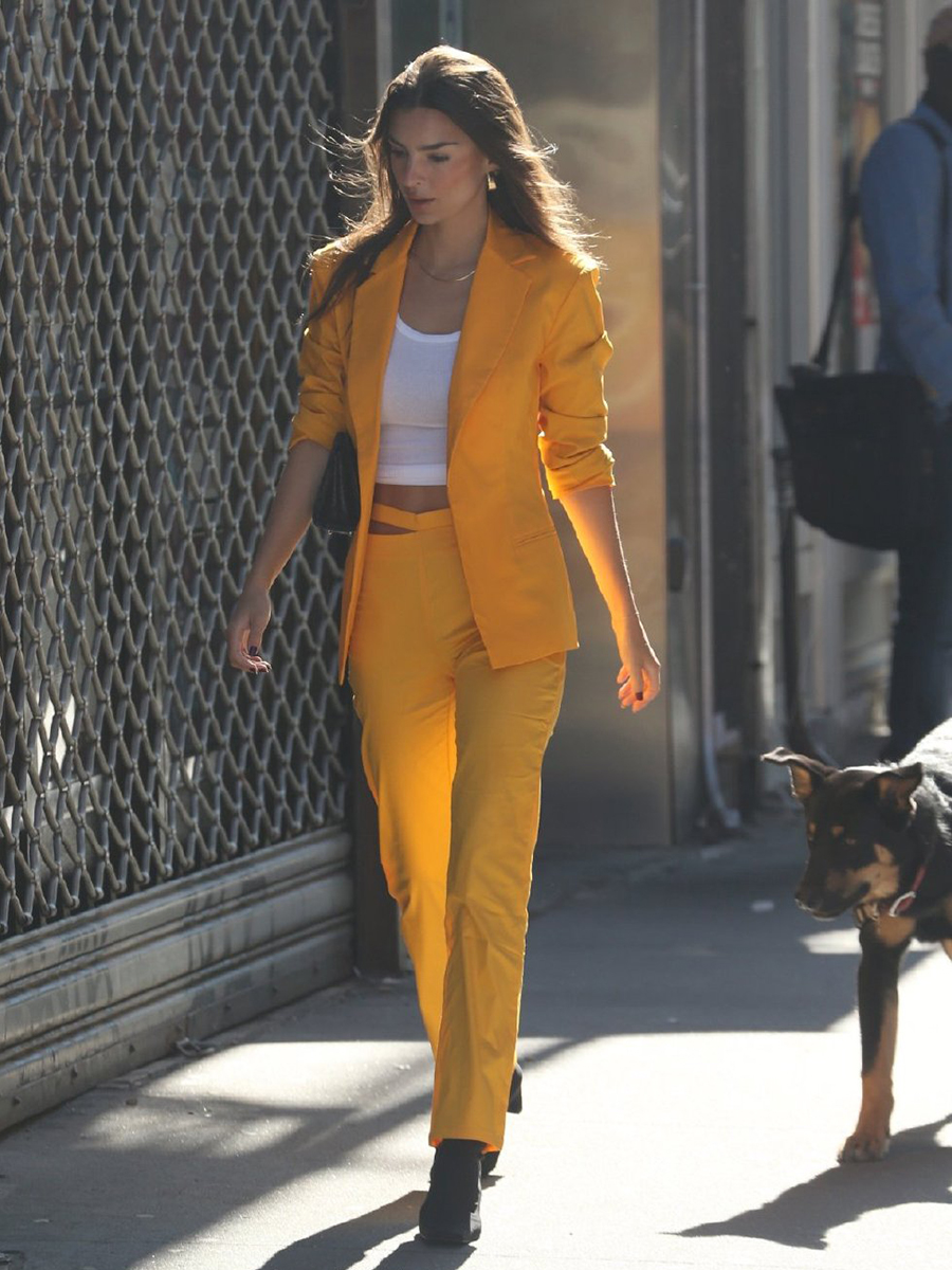 艾米丽最新穿衣搭配,艾米丽拉塔科夫斯基马甲线