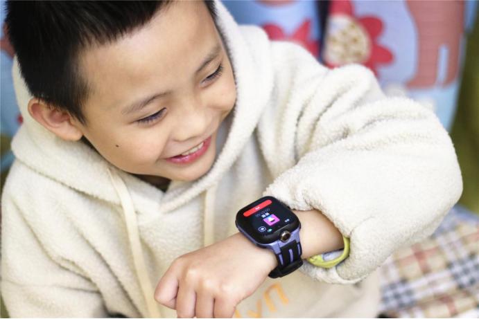 小寻AI学习手表MAXPro全场景评测：戴在手腕上的百科全书