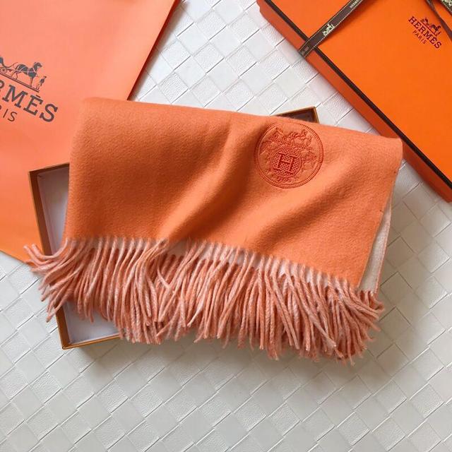 2020最流行的围巾秋冬款百搭,2020年流行的大牌围巾