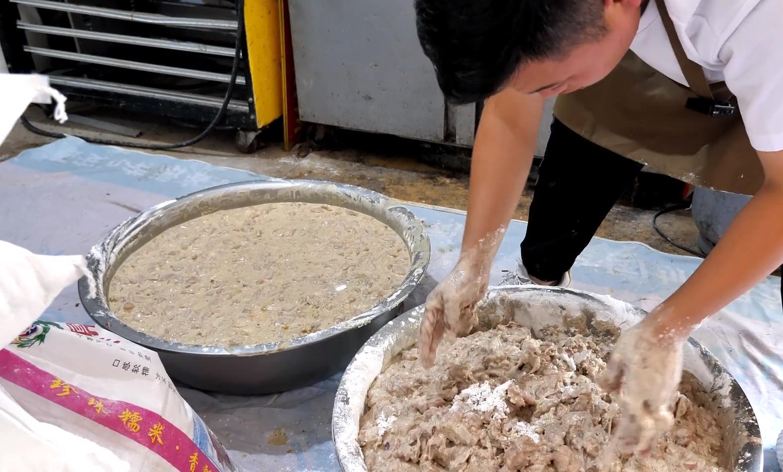 西安小伙卖炸鸡,西乡小伙卖炸鸡一天挣20万