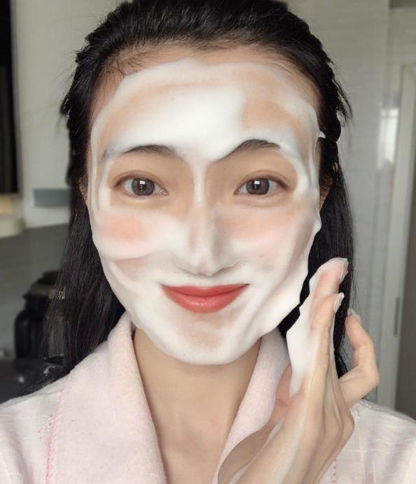 皮肤毛孔粗大爱出油用什么护肤,男士毛孔粗大出油黑头用什么护肤