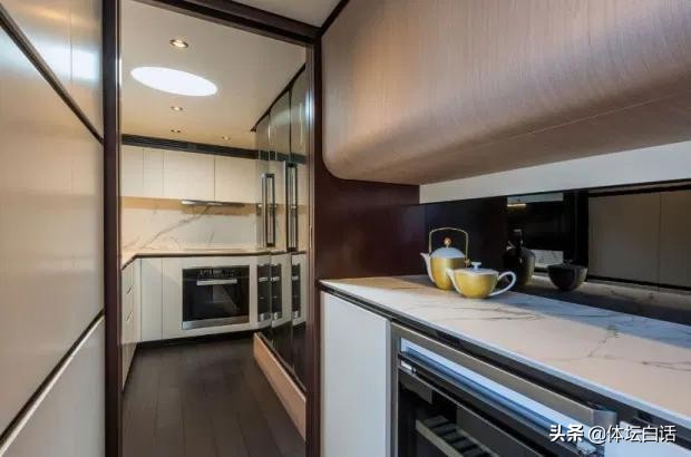 c罗豪华游艇曝光,c罗奢侈度假