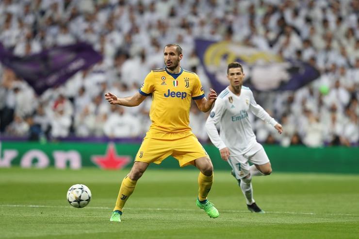 442评当今足坛10大中卫,范戴克VS拉莫斯谁防守最强