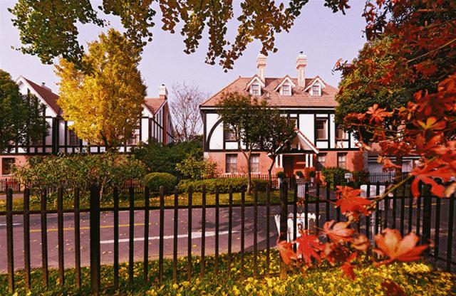 上海楼市太魔幻：最高一套8000万排队抢豪宅竟打起来了