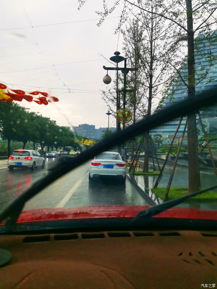 开上大红唐，参加西安车友会会长聚会纪实