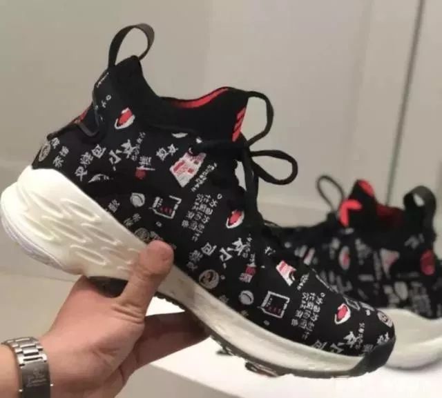 抢不到球鞋试试自己定制一双球鞋,owxnike联名新配色首曝