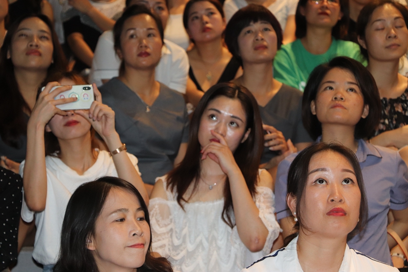 盛邦科勒学堂第11期在今日大讲堂举行，我渴望撲捉眼前所有的美