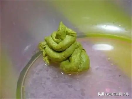 宝宝拉绿便不怎么长肉喝什么奶粉,宝宝拉绿色便便是妈妈吃凉的了吗