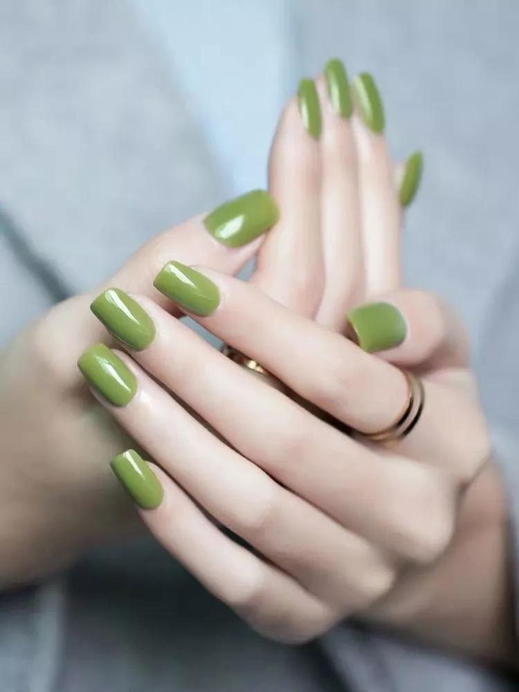 牛油果绿流行,牛油果绿跳色搭配款式