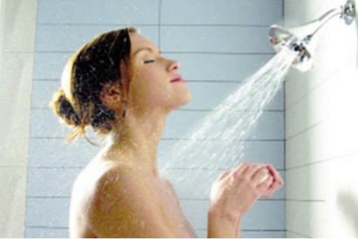 女性洗澡时最好自检这几个部位,女性洗澡哪个部位不能洗
