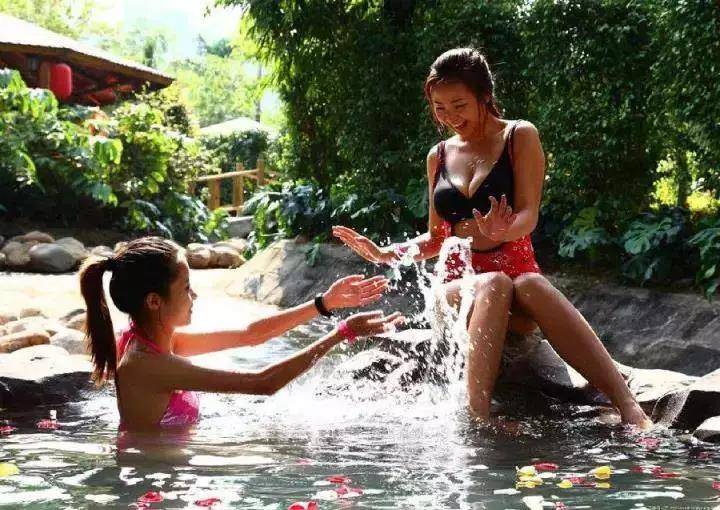 「冬来临·醉温泉」新装怡情谷主楼高级房,早晚2餐+泡38个温泉池