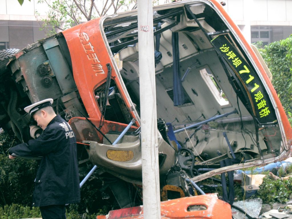 公交车坠江事件21人死名单,公交坠江死亡名单表