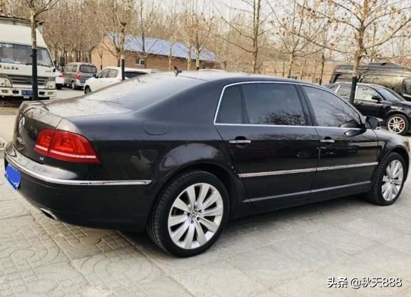 司机开着帕萨特带你回村,老板开大众辉腾