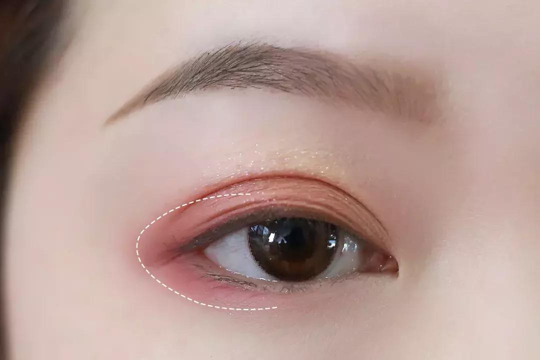 眼影怎么画新手简单又好看不显脏,日常眼影怎么画新手简单又好看