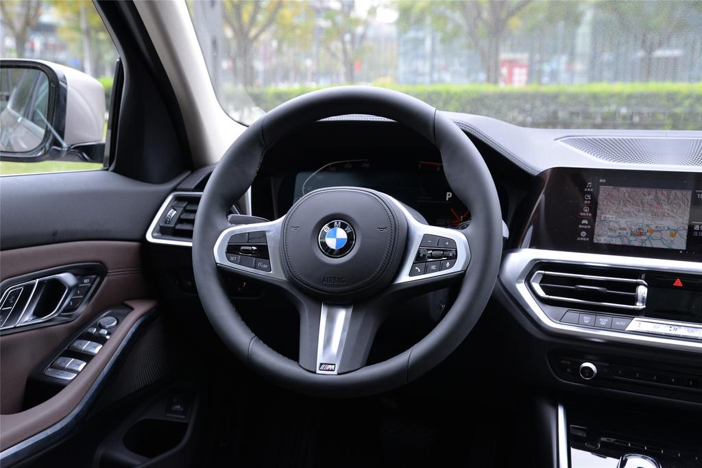 宝马3系为什么卖那么贵,宝马3系320li2.0t手自一体8挡变速