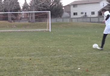 凌空抽射怎么练,弧线射门训练方法和技巧