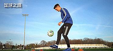 两分钟教你零基础颠球,如何练单脚旋转颠球