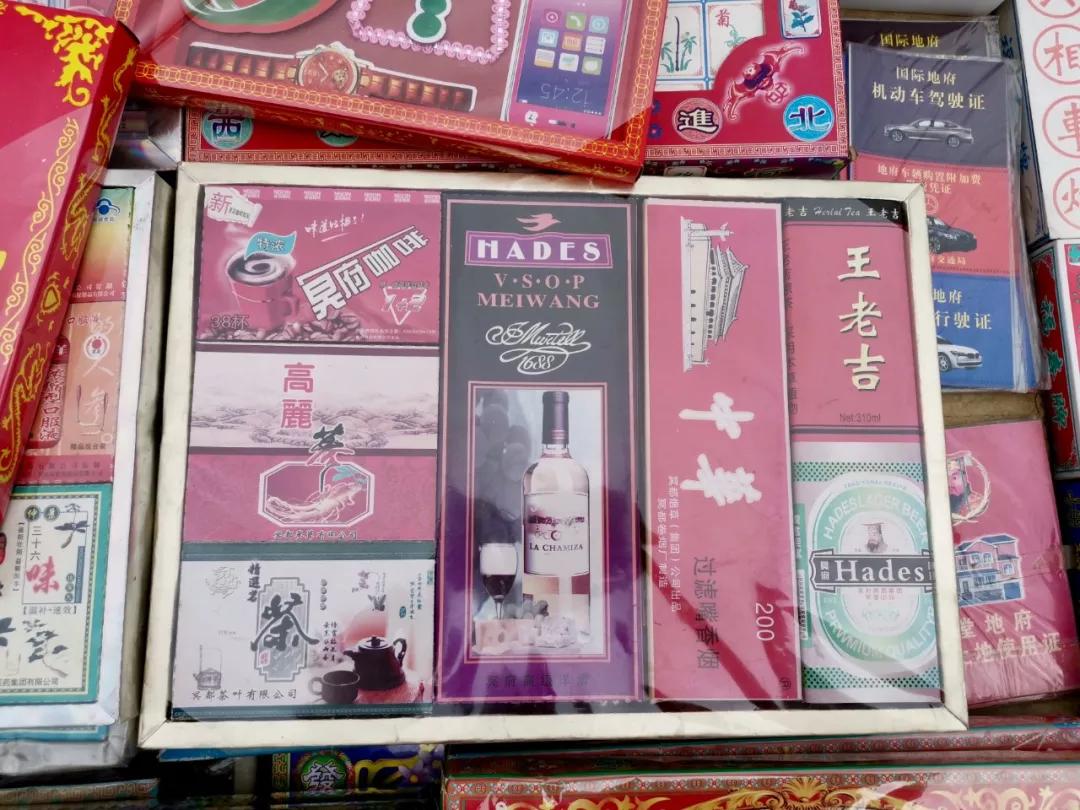 在大街上卖骨灰盒,殡仪馆卖高价骨灰盒后续