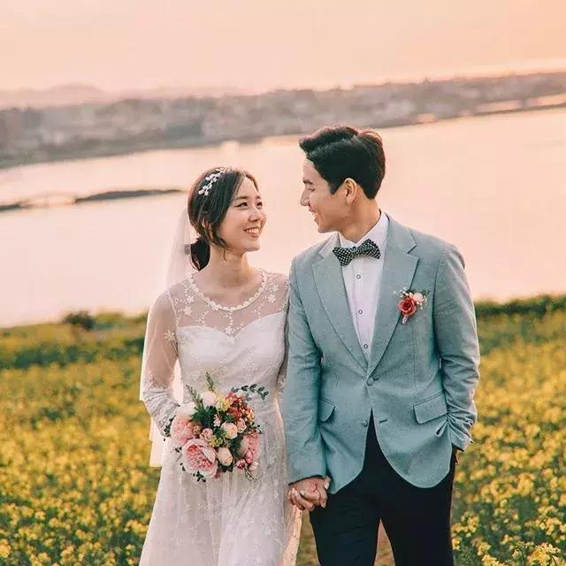 不拘泥形式的婚纱照,婚纱照小众风格这样拍也好看