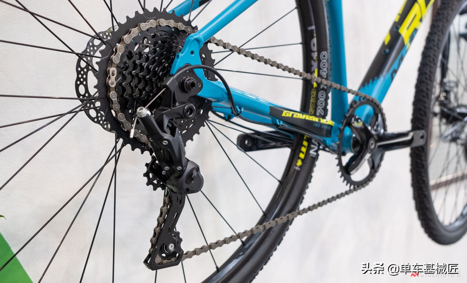 这是飞机，这是鸟……不，这是一个无压迫感的自行车车座