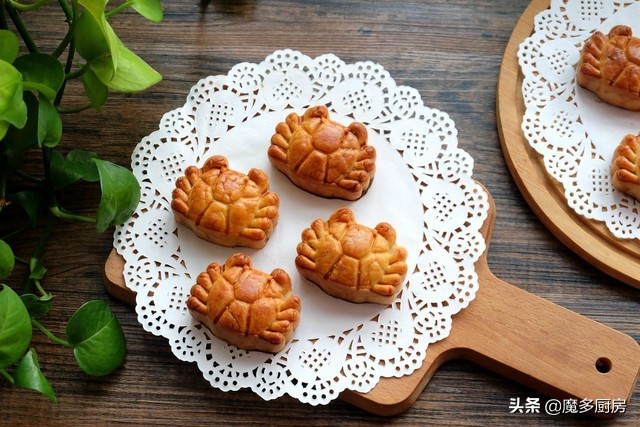 月饼怎么做不用烤箱很简单很好吃,不用转化糖浆又简单又好吃的月饼