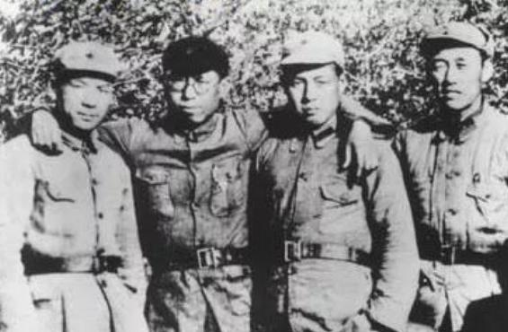 他认为自己“军功少”，主动申请降衔，毛主席：元帅不能没有他啊