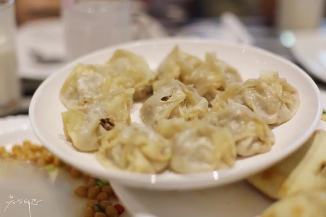 *疆新**都是荒漠戈壁?这几家高颜值餐厅,彻底颠覆你对*疆新**的概念