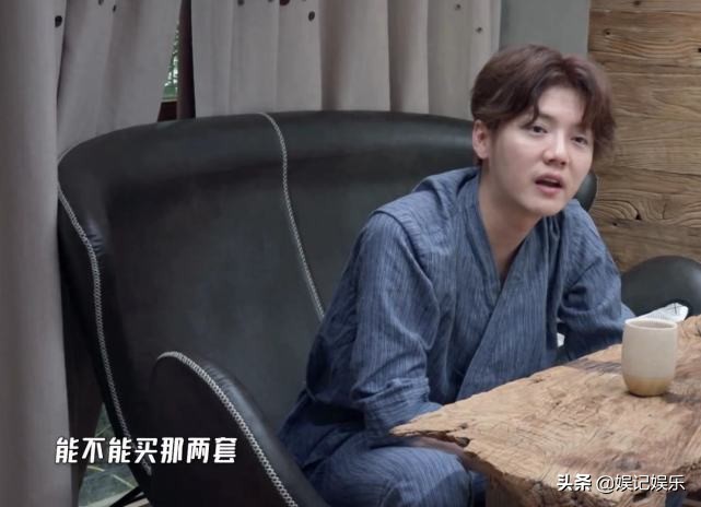 关晓彤和鹿晗穿情侣装情侣鞋,鹿晗给邓超买情侣装