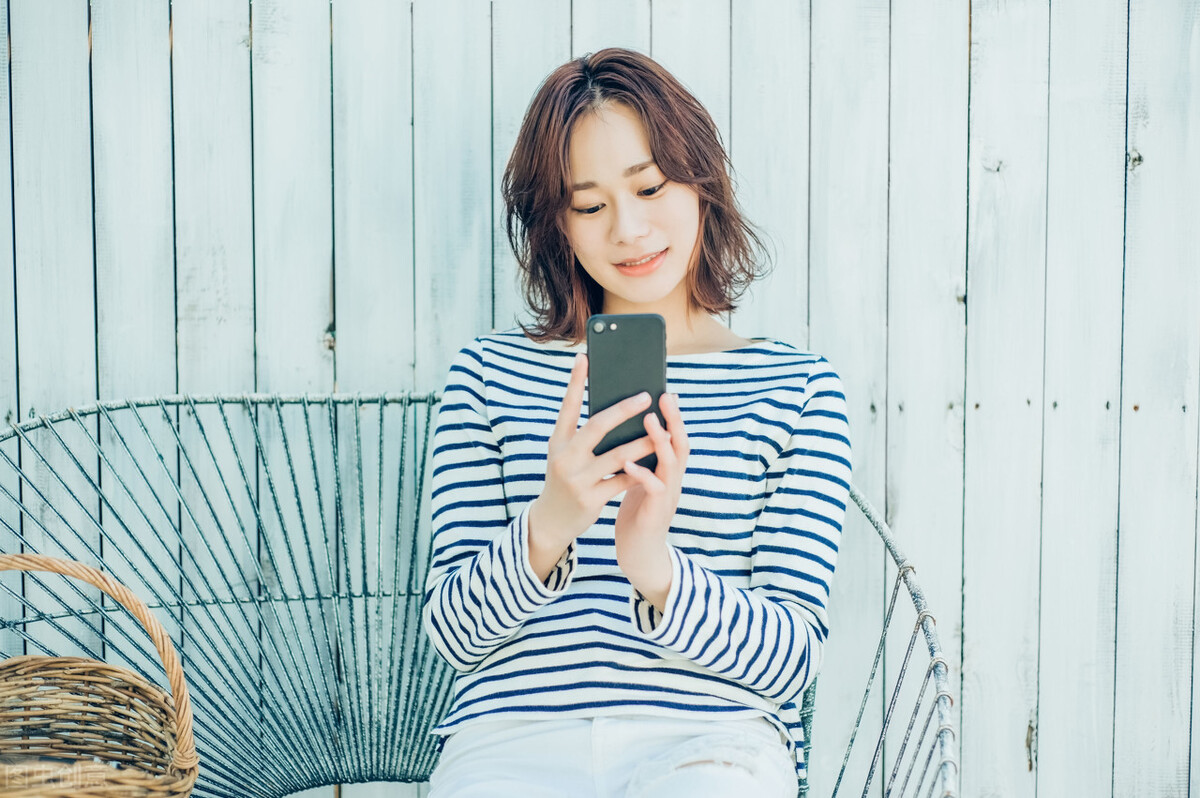 染完灰紫色发色用什么洗发水好,染完头发保持发色的洗发水