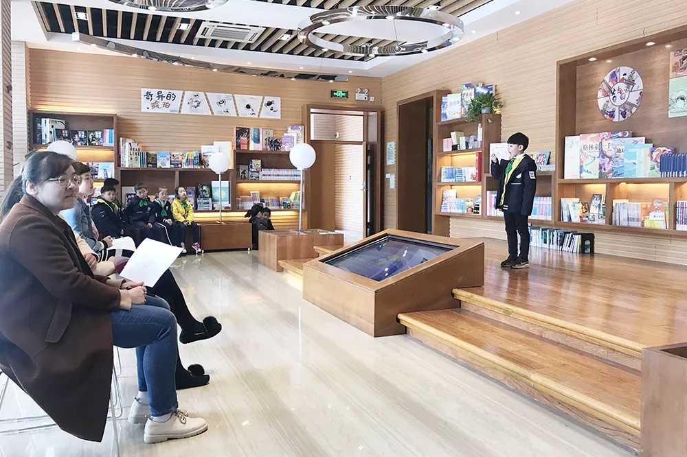 宝山这所学校“延时更延爱”的举动让“课后三点半”不再是问题！