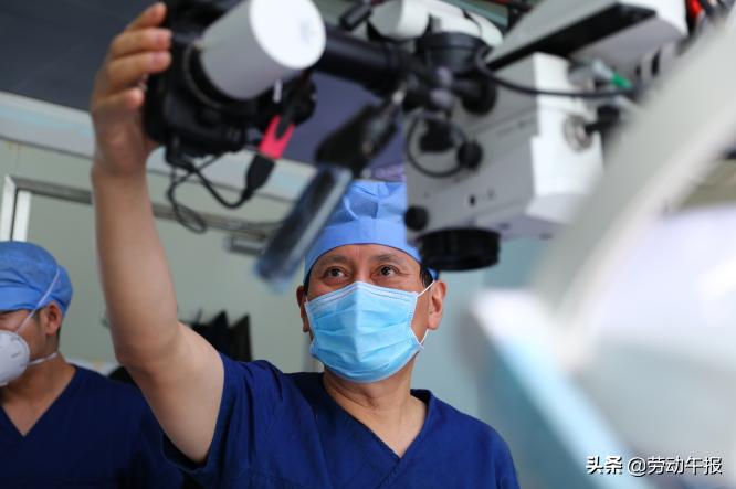 走进示范性职工创新工作室|侯本祥示范性职工创新工作室：显微镜下“走针”坏牙“起死回生”