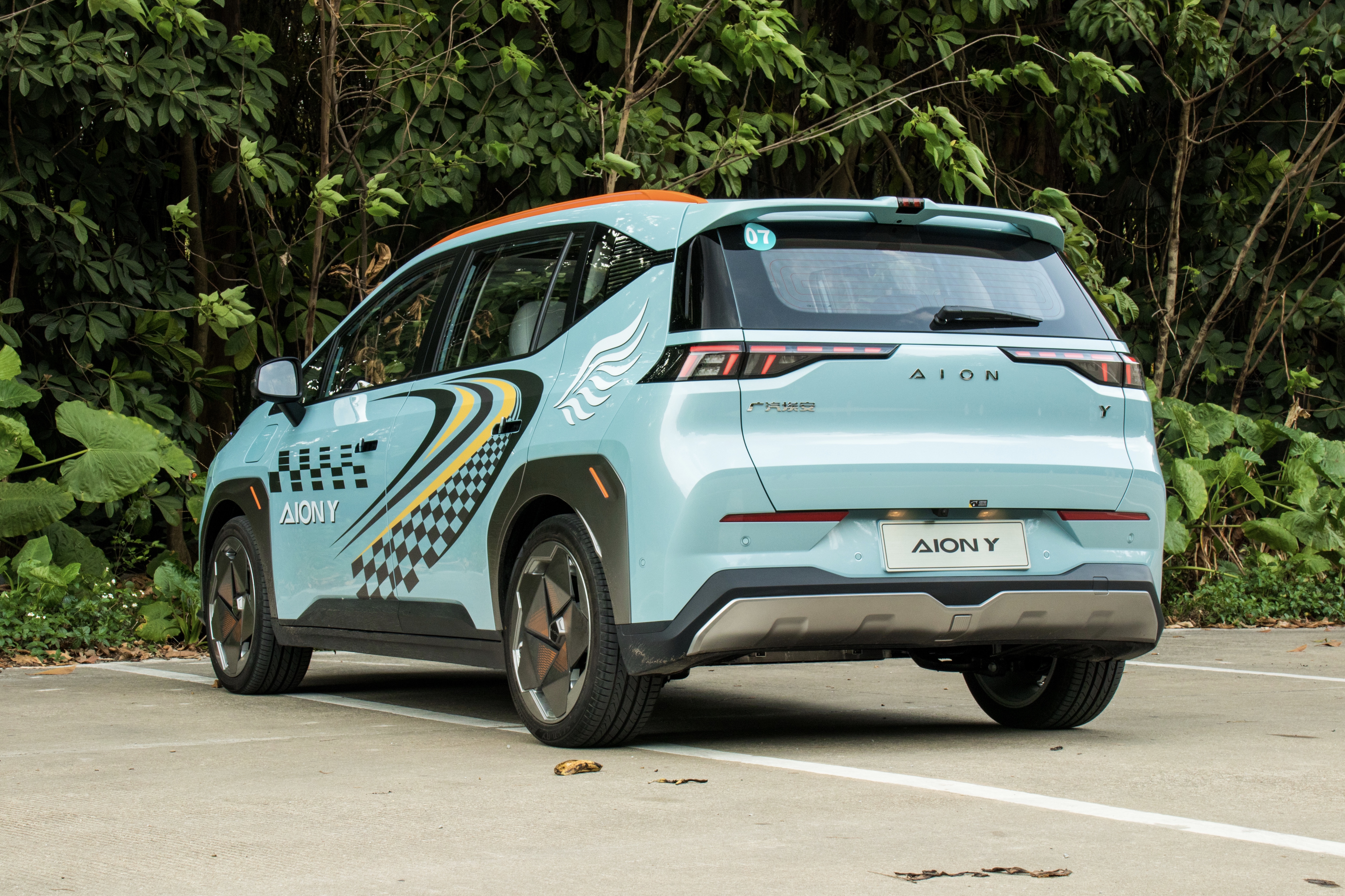 新车评唐dmi112km尊荣版试驾,聪明的人买新车还是准新车