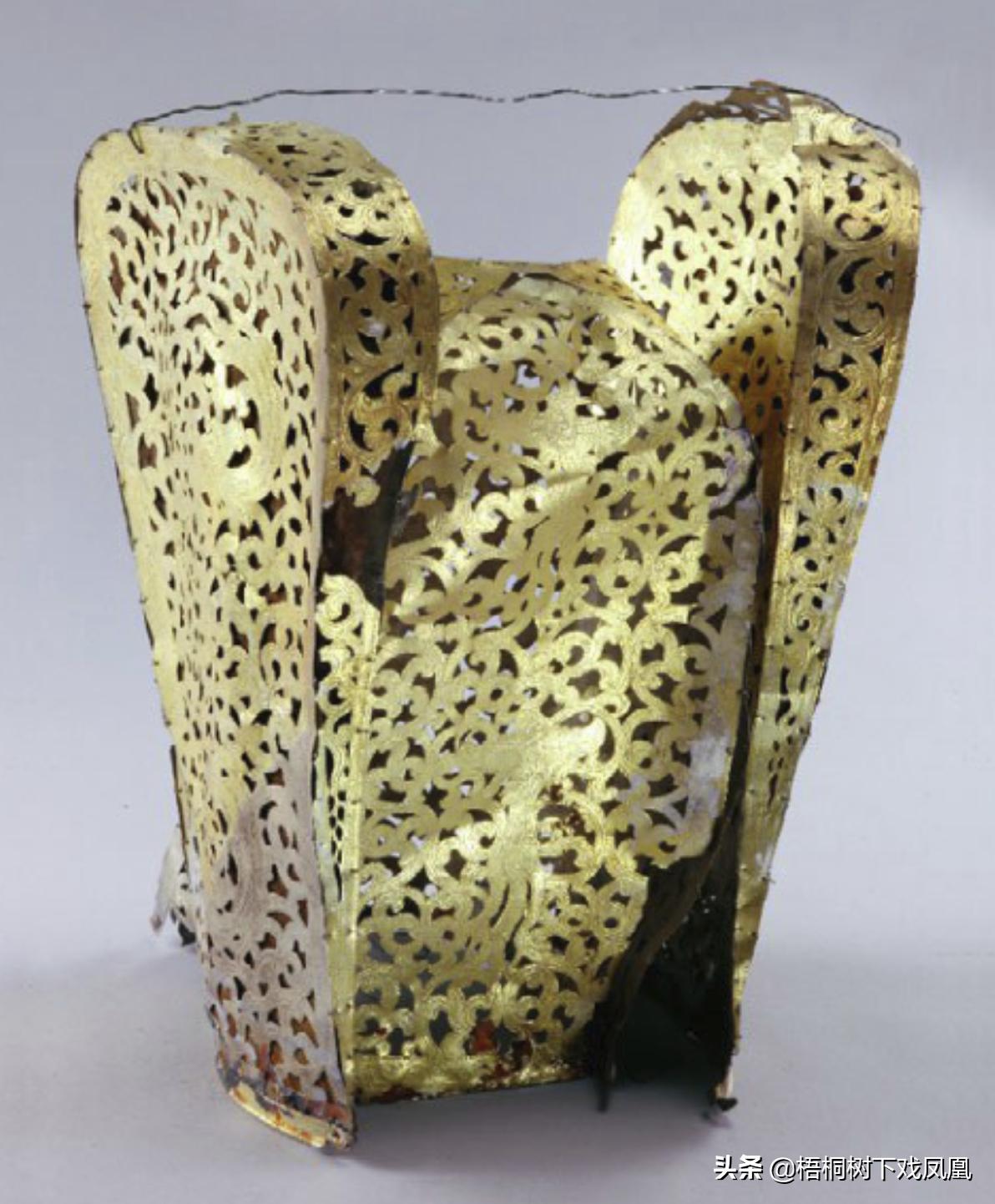 2017年几个山东人到内蒙古盗墓，租用一台挖掘机，称是“挖沙子”